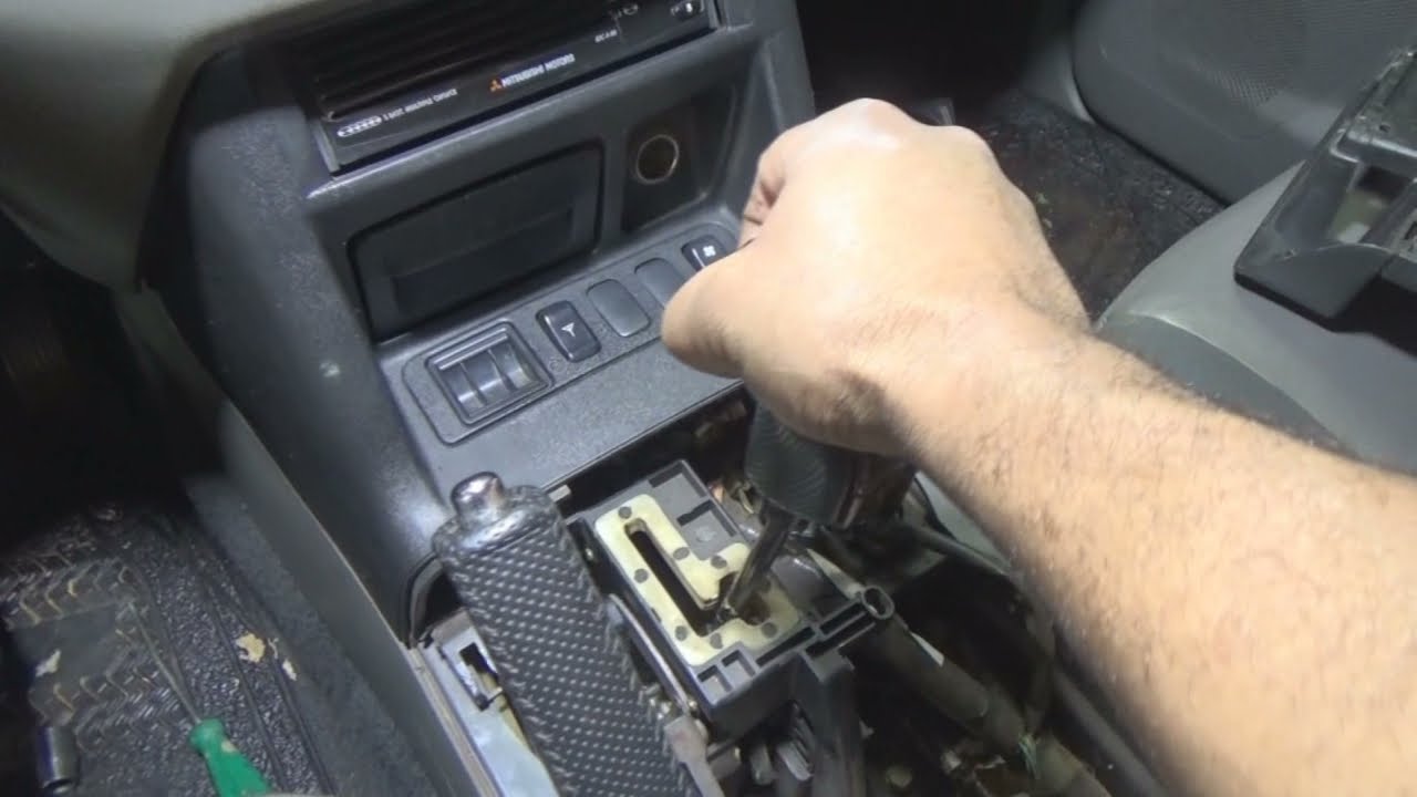 Como renover console da Pajero Full automática, para trocar buccha da alavanca