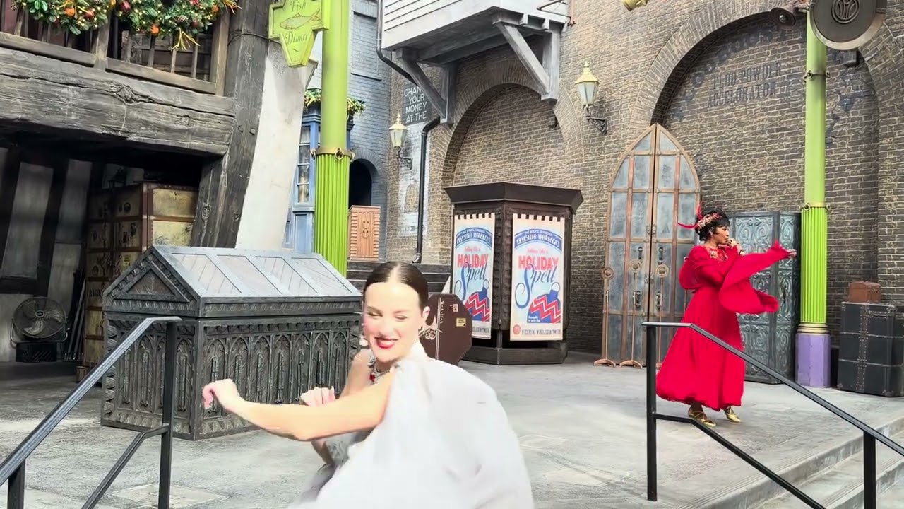 ShowAlong Videos - Universal Studios Orlando Holiday Spell show in Diagon Alley