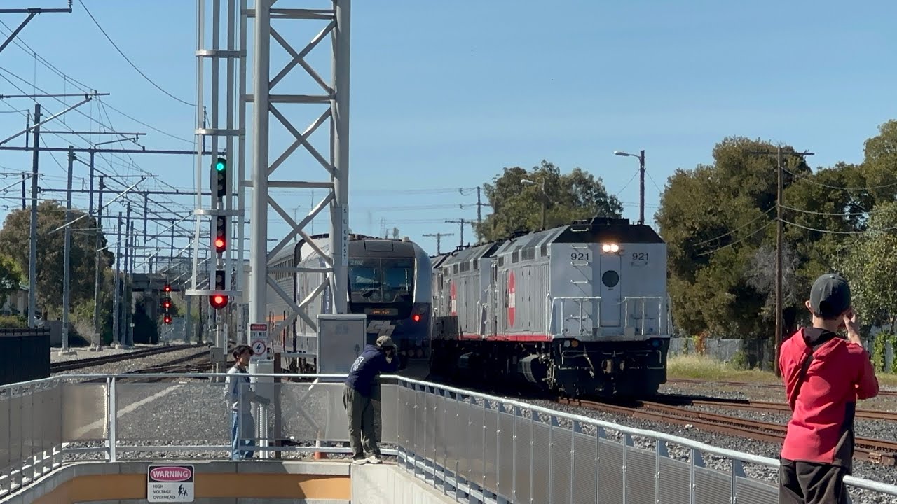 *MUST SEE* Amtrak Capitol Corridor #738 races trio of Caltrain F40PH-2C’s at Santa Clara Station 