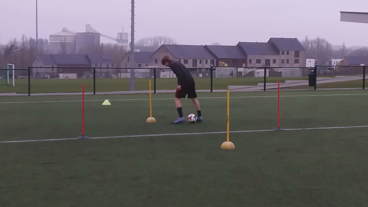 ROBIN MENDRIK U19 FC GENAPPE SEANCE SPECIFIQUE DE GESTES TECHNIQUES A LA D.F.A 