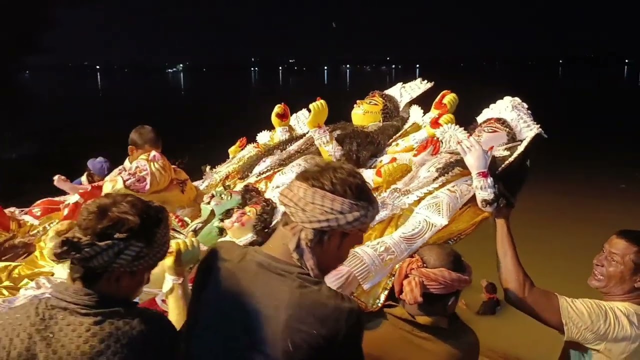 চারদিনের পুজো শেষে দশমীতে উমার বিজয়া গমন💦Maa Durga immersion in river Ganges at  Dashami_Kolkata🙏🏻