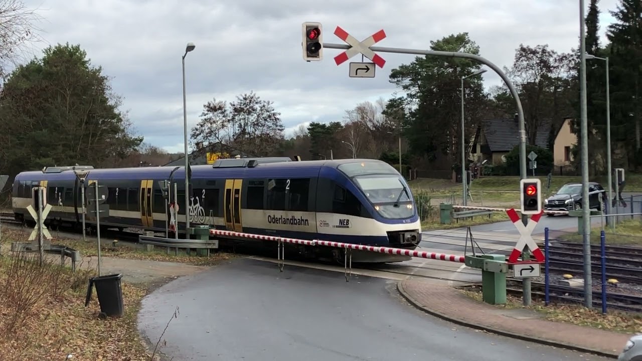Bahnübergang Basdorf //Railroad crossing// Spoorwegovergang