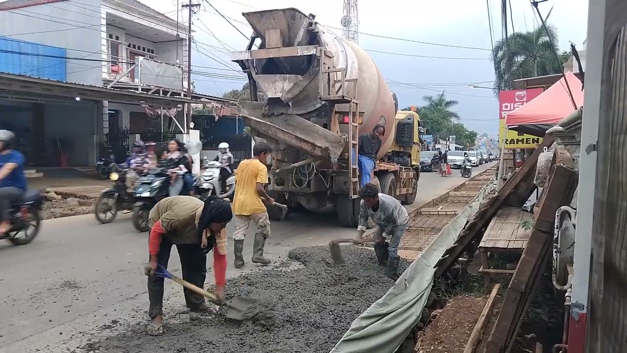 PEKERJAAN PENGECORAN PELEBARAN BADAN JALAN PROVINSI JABAR,WIL.SUBANG @Uguhgandayana