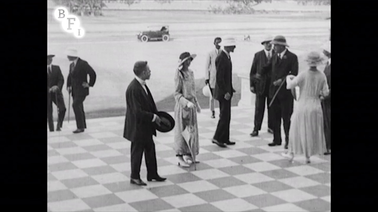Her Excellency Lady Lytton At The Victoria Memorial (1922)
