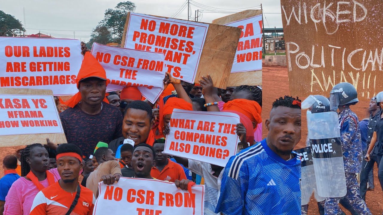 Incredible: Takoradi People Demonstrate On Their Bad Roads ( New Amanful & Funko)
