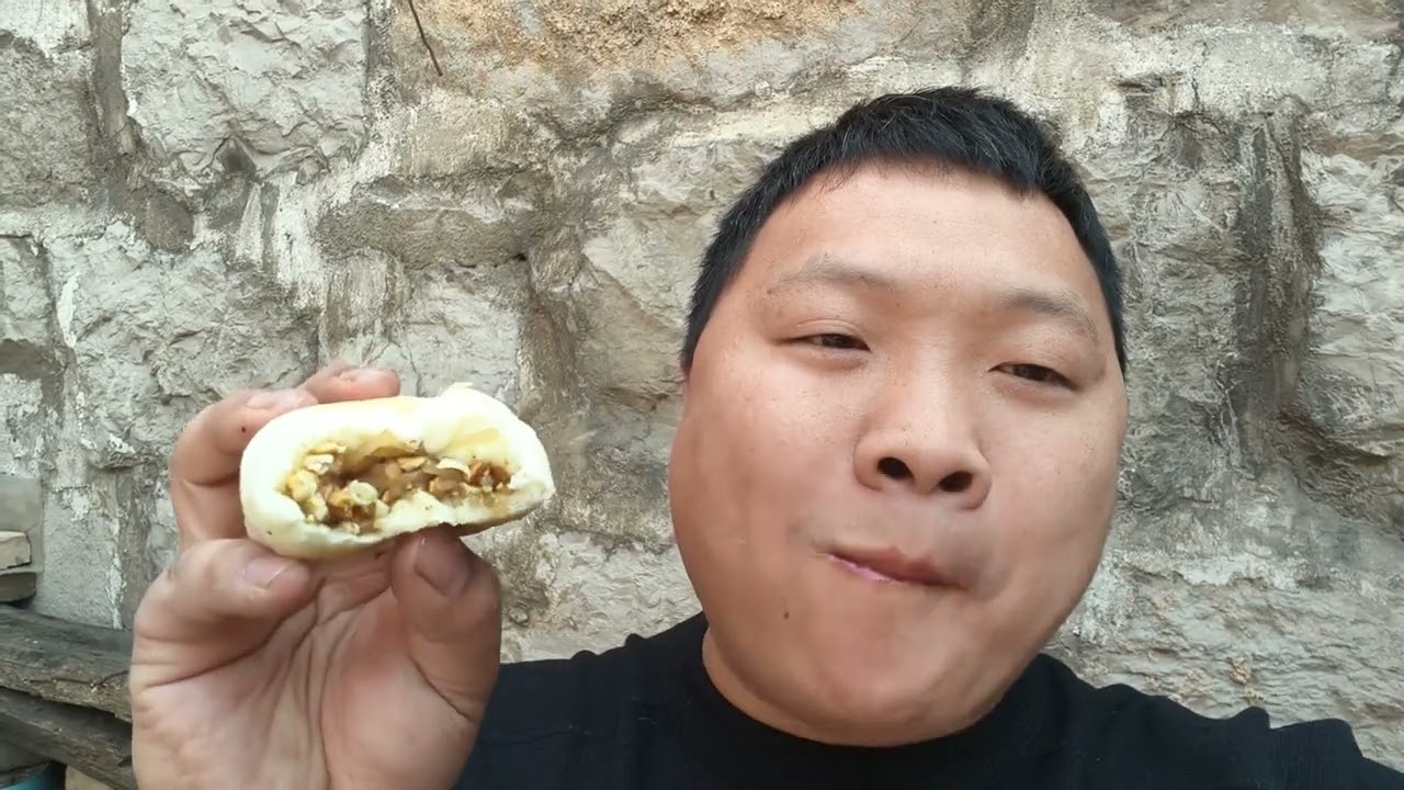 记录农村一家人的午饭时光，全家人聚在一起吃水煎包，太热闹了！