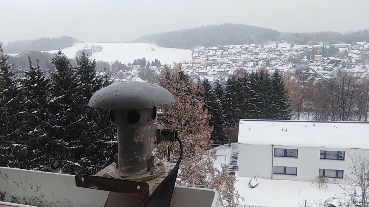 jeden 1. Samstag im monat 11 uhr Probealarm. Imi al 1578 Sirene.