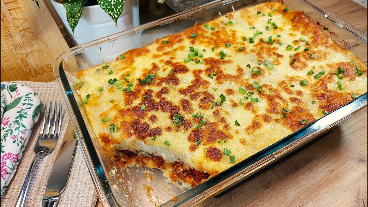 Obłędna zapiekanka ziemniaczana z mięsem w sosie bolognese - szybki i sycący obiad!