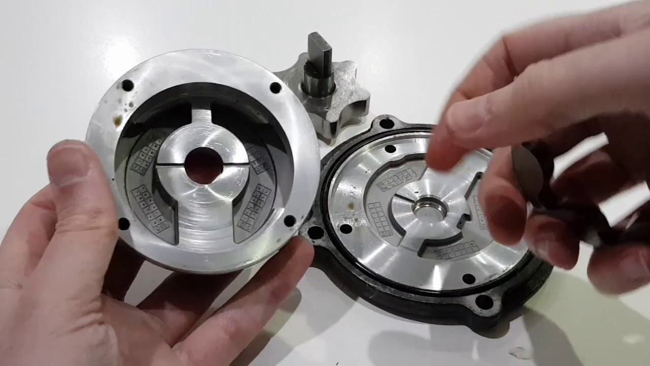 Porsche 996 and 997 cylinder head scavenge pump operation