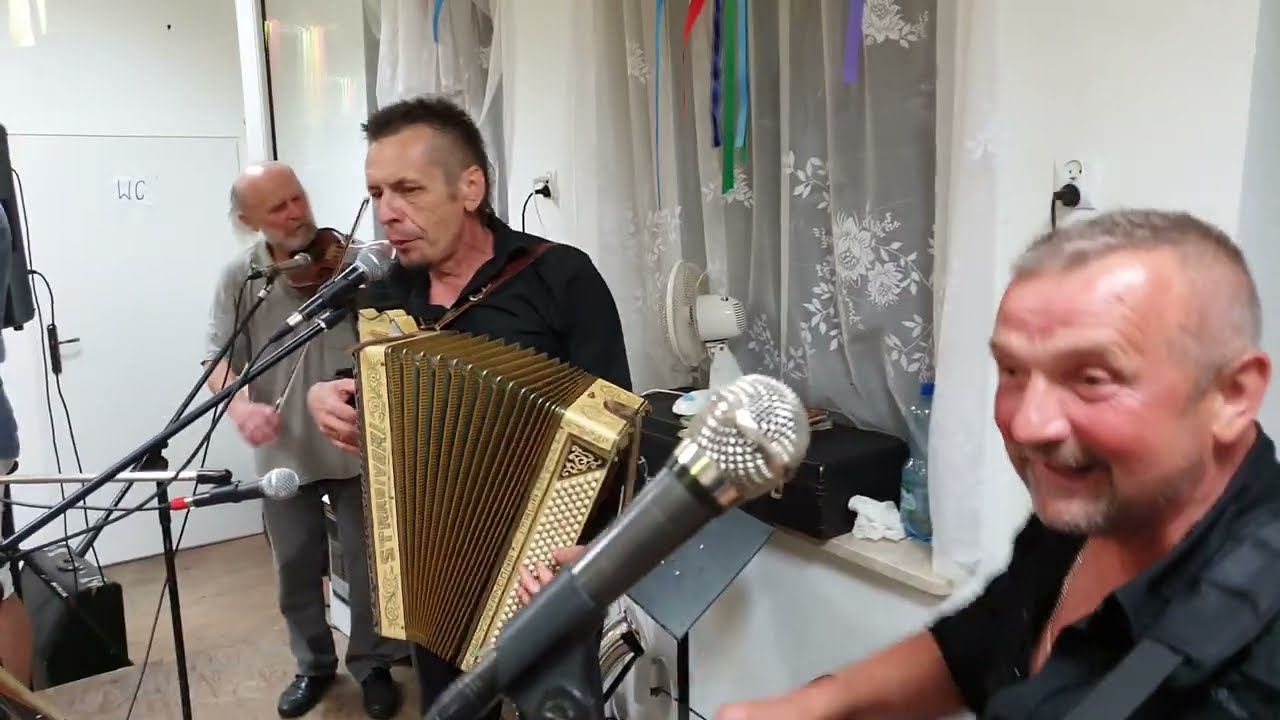 Ludowo i wesoło:TAK się bawiła wczoraj Sycyna,Krzysztof Wieruszewski potrafi rozkręcić towarzystwo.