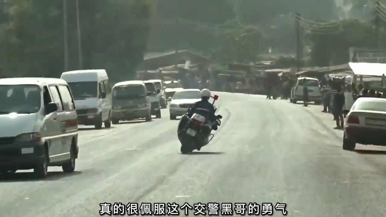 交警界的暴走族，奇葩交警的带路业务，车技和胆量是真强。
