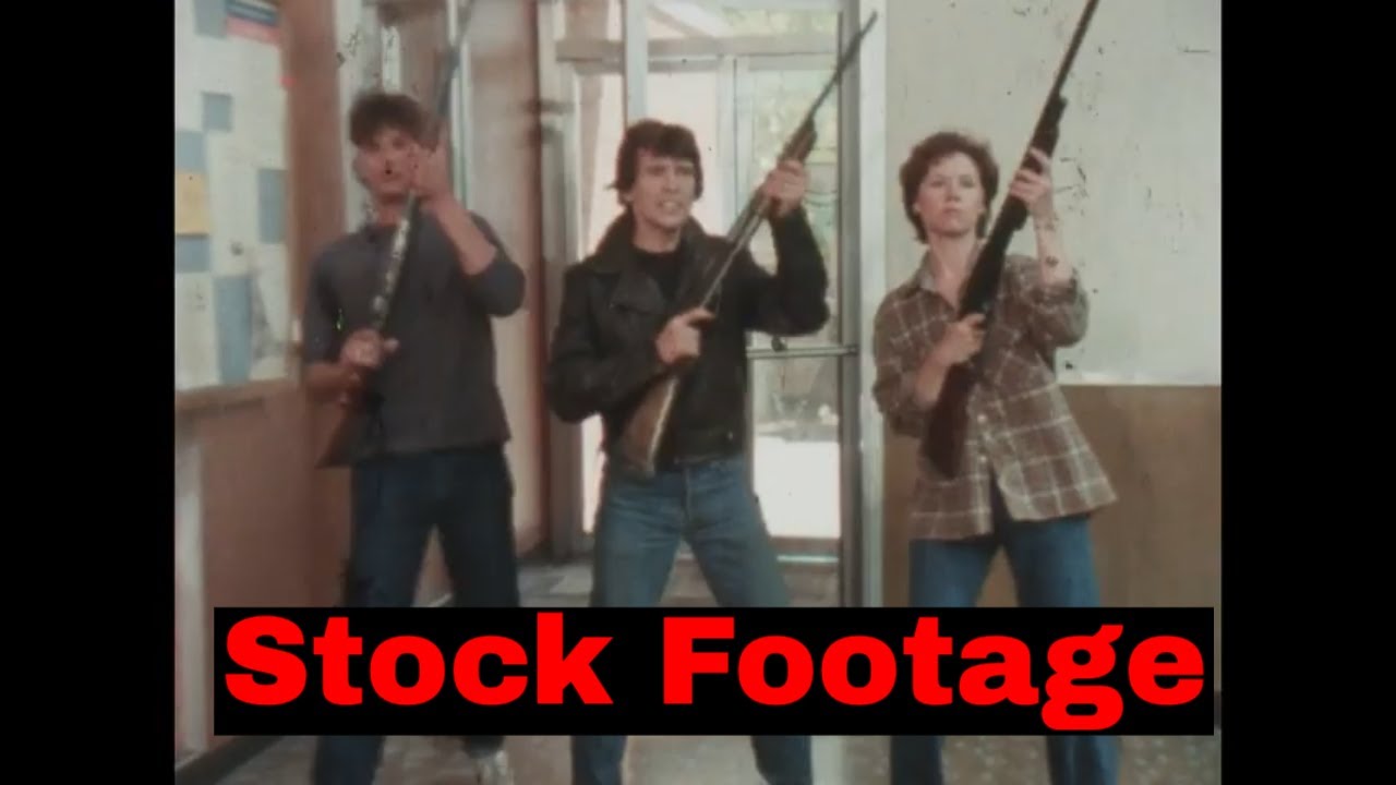STOCK FOOTAGE CLIPS  SIMULATED ARMED ROBBERY OF BANK   FOOD MARKET CHECK OUT  SF10045