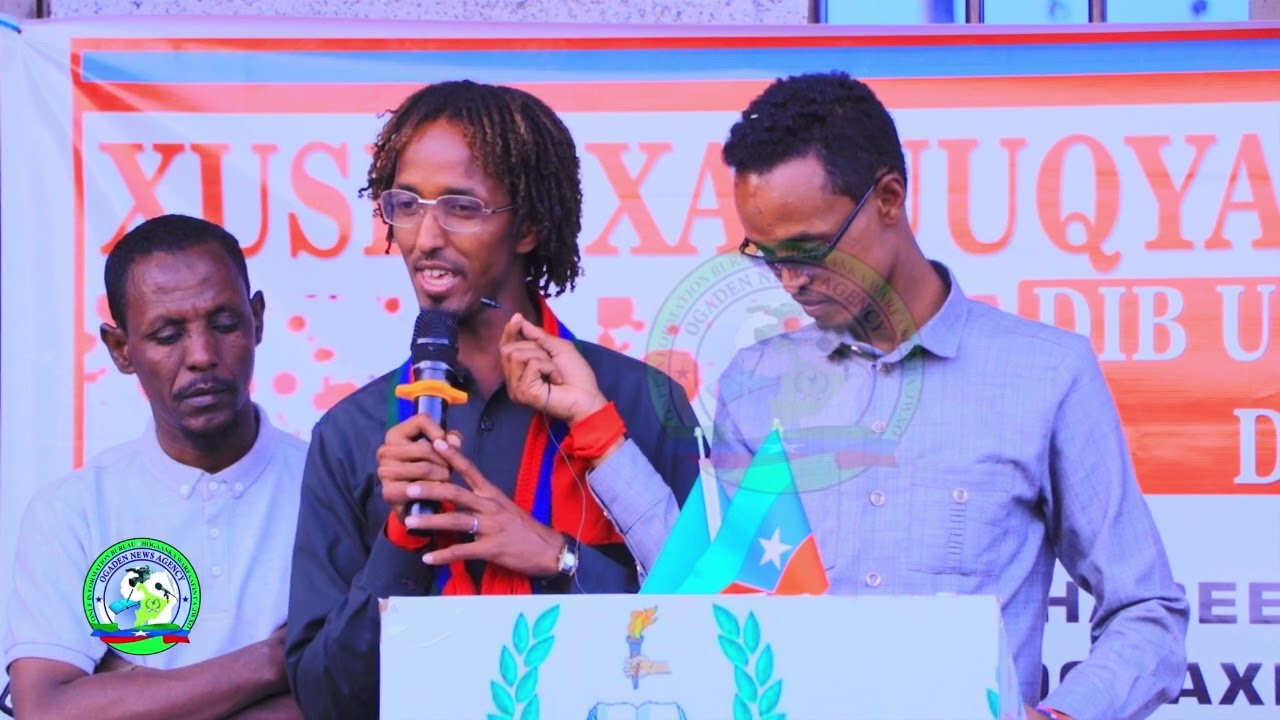 Abwaan khadar Colaad iyo Abwaan Cabdirisaaq Happy Oo Suugaan halgameed Qiirale sobandhigay.
