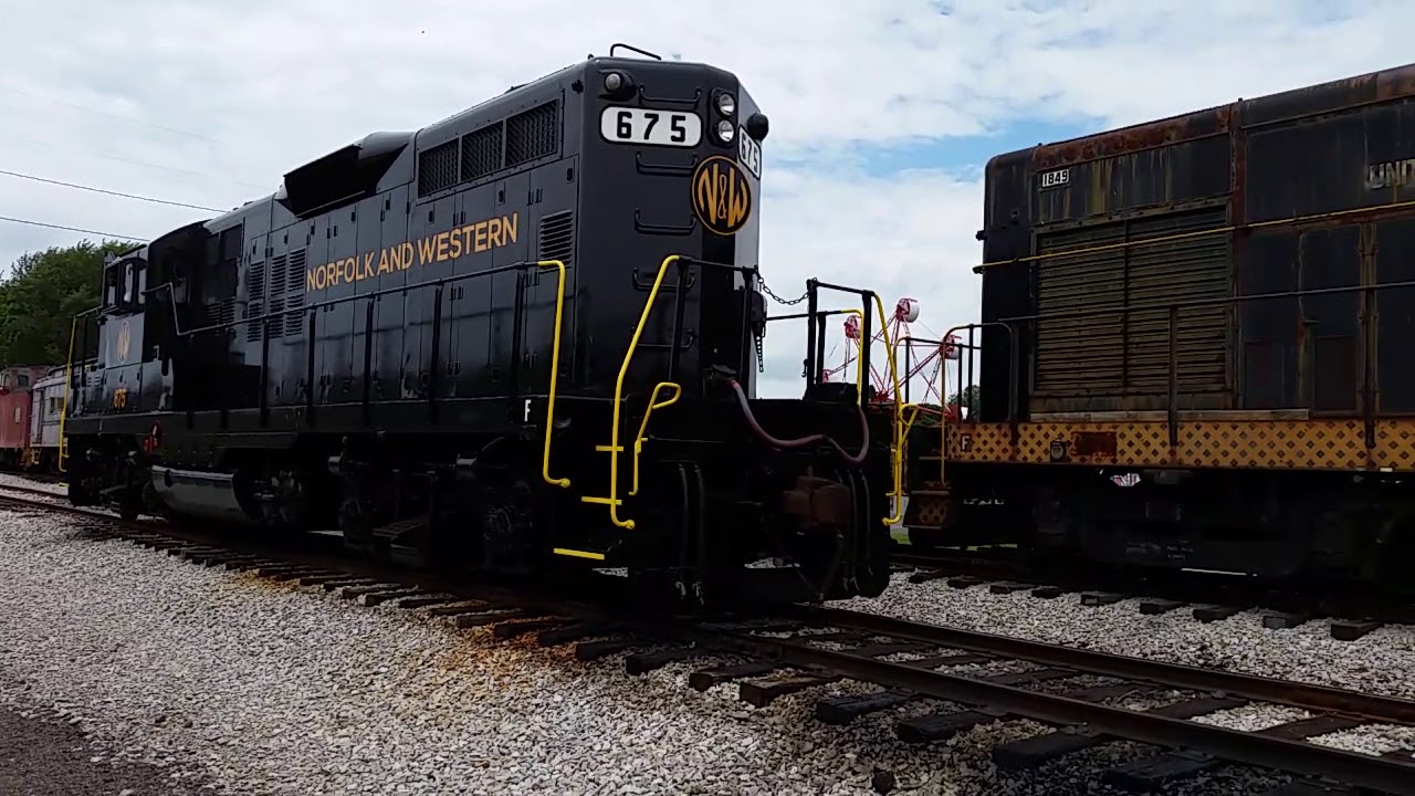 675 NW EMD GP9 Moving