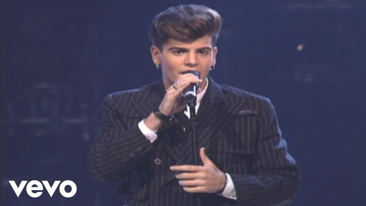 New Kids On The Block - No More Games (Official Live)