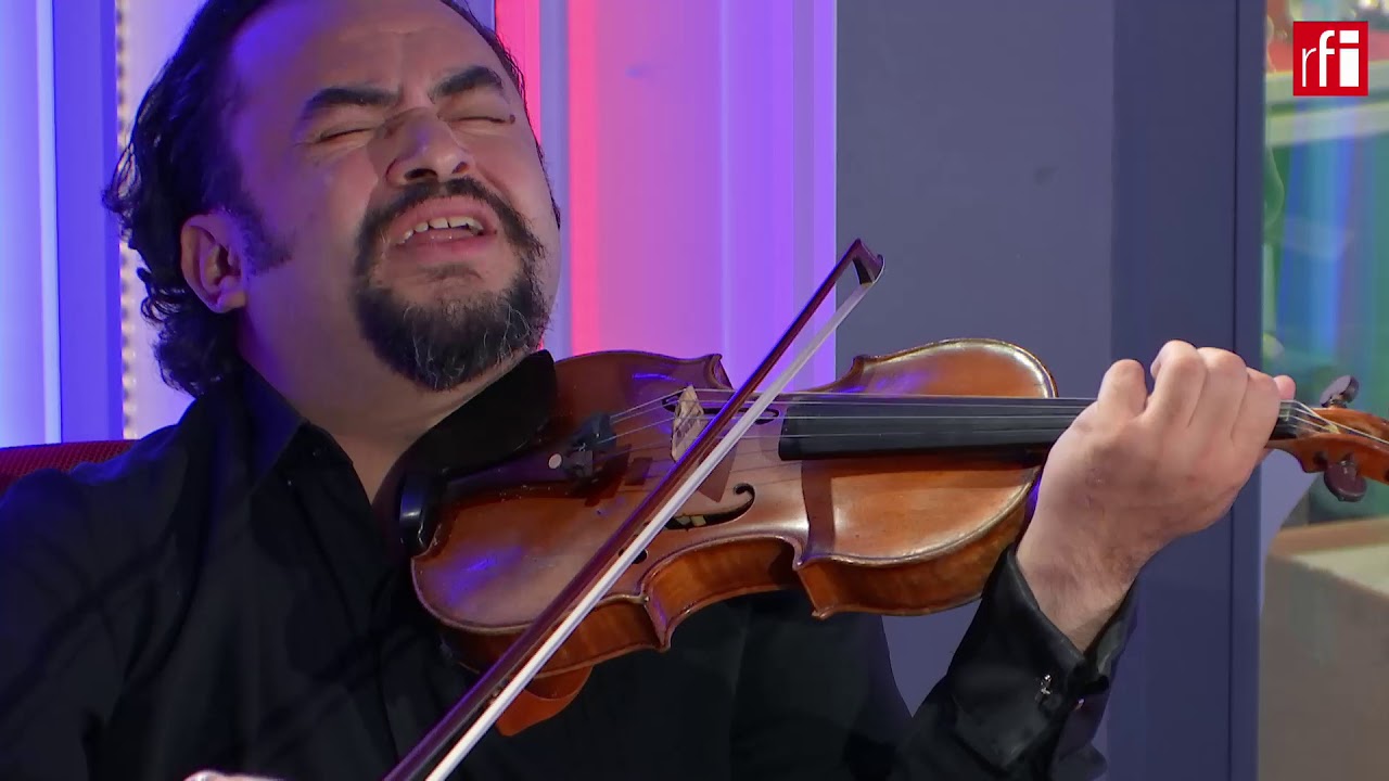 El violinista venezolano Alexis Cárdenas oración por Venezuela 'live' en RFI