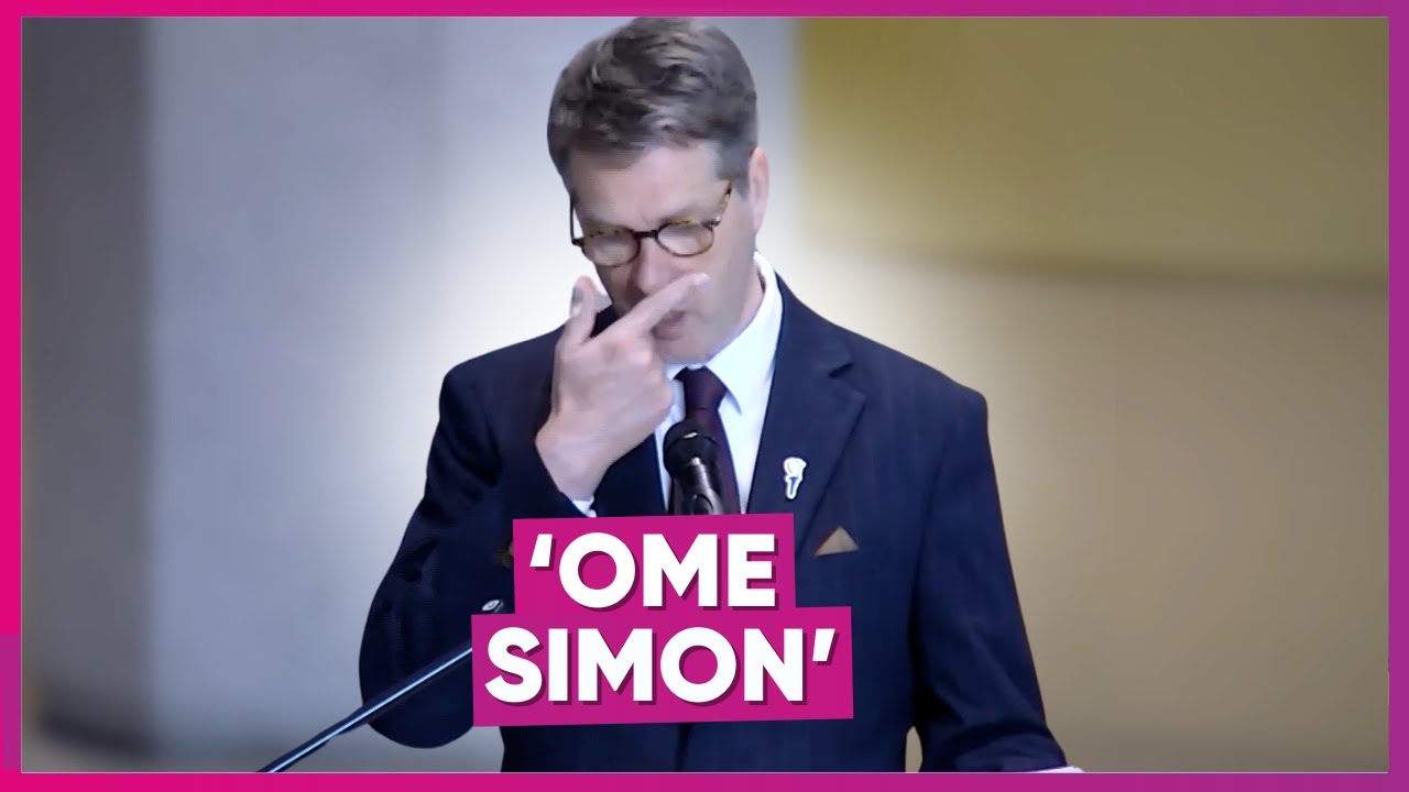 Martin Bosma wordt emotioneel tijdens speech Dodenherdenking