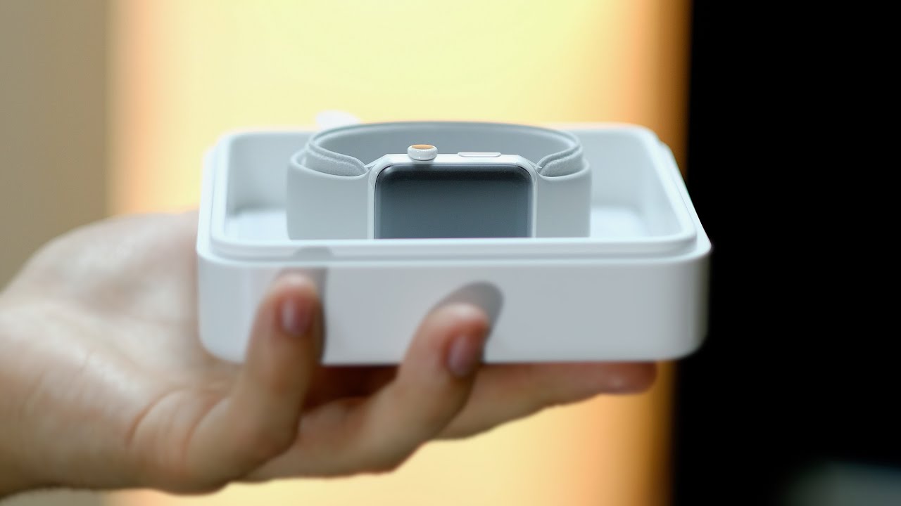 Unboxing Apple's ceramic Apple Watch Edition