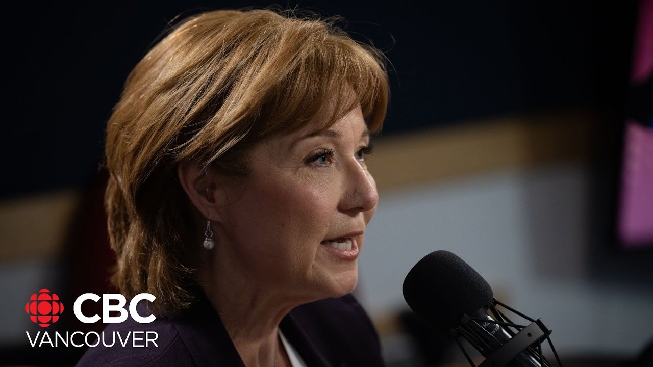 Christy Clark 'seriously considering' Liberal leadership bid