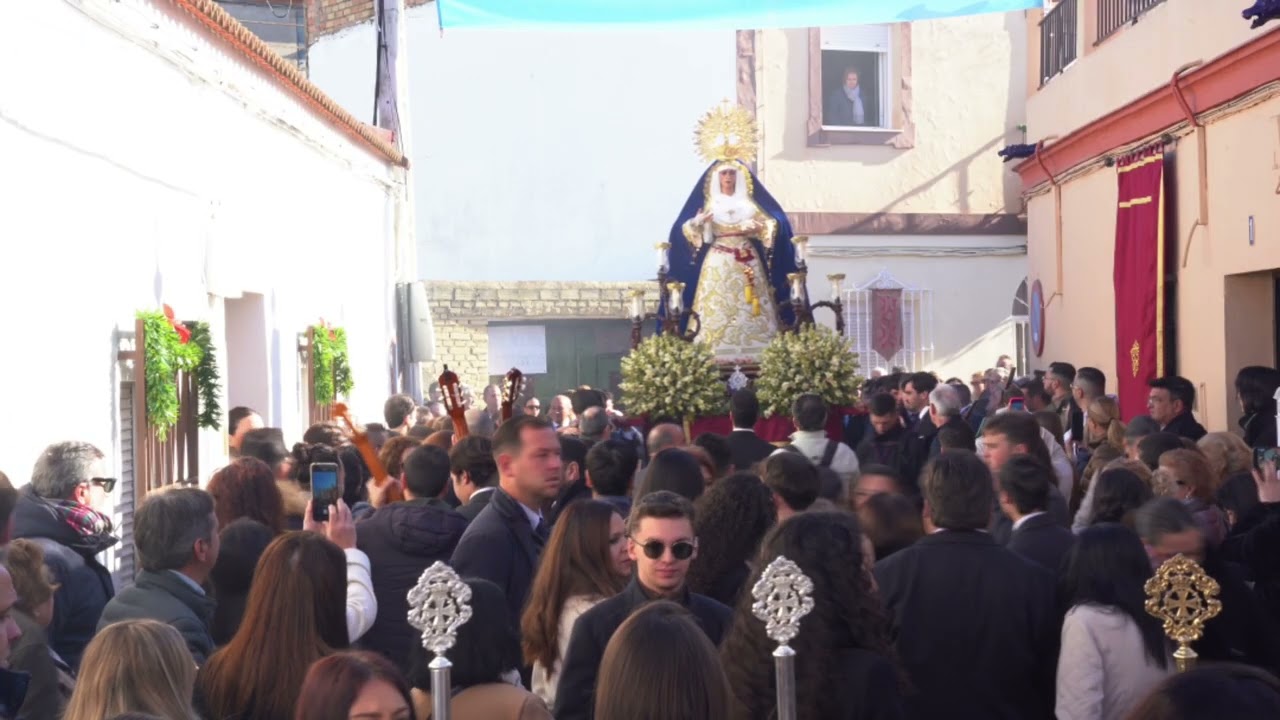 La Virgen de la Victoria llega a la Calle Santa Gema a los Sones de Triana 2025 Olivares.