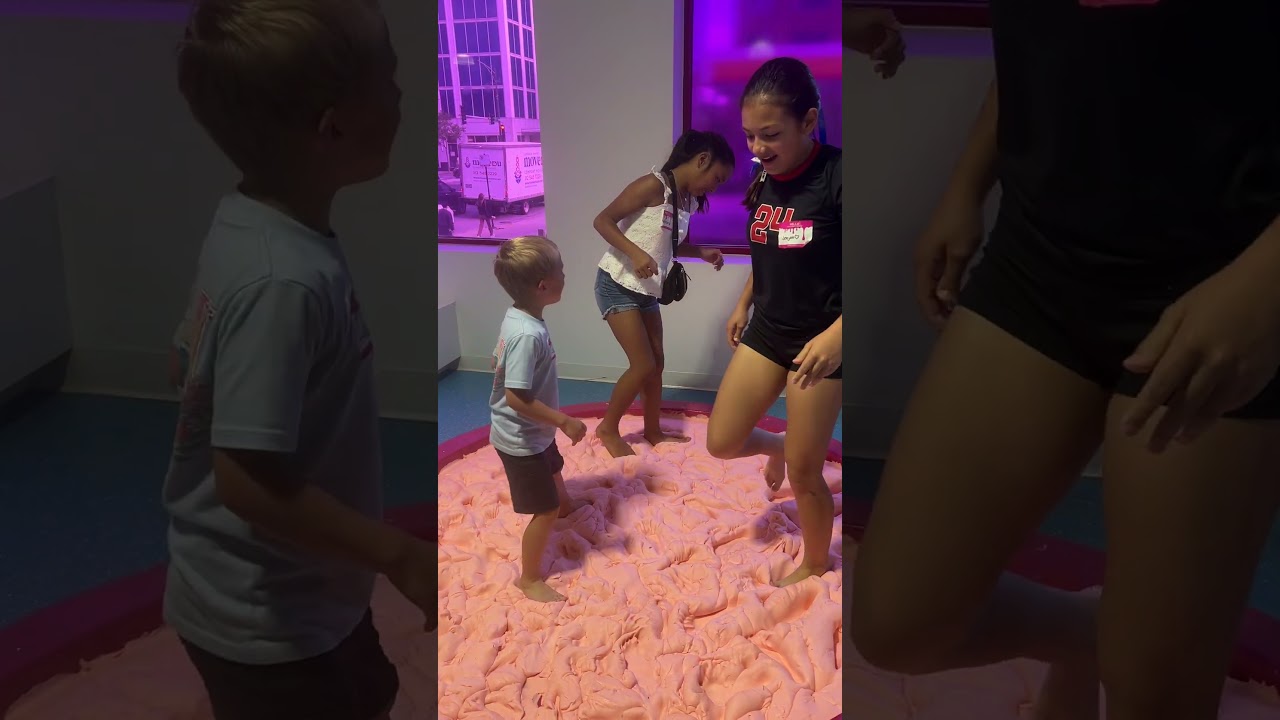 Slime Museum sloomoo kids having fun 