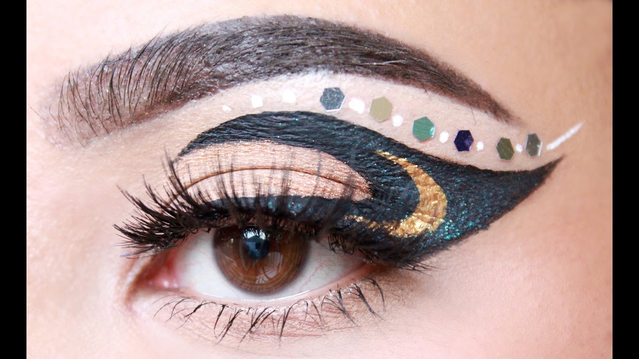 Crescent Moon Eyeliner | Neha Kapil