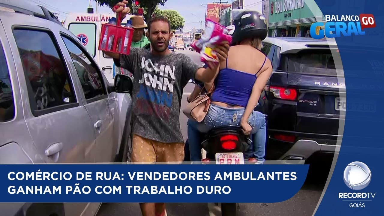 COMÉRCIO DE RUA: VENDEDORES AMBULANTES GANHAM PÃO COM TRABALHO DURO