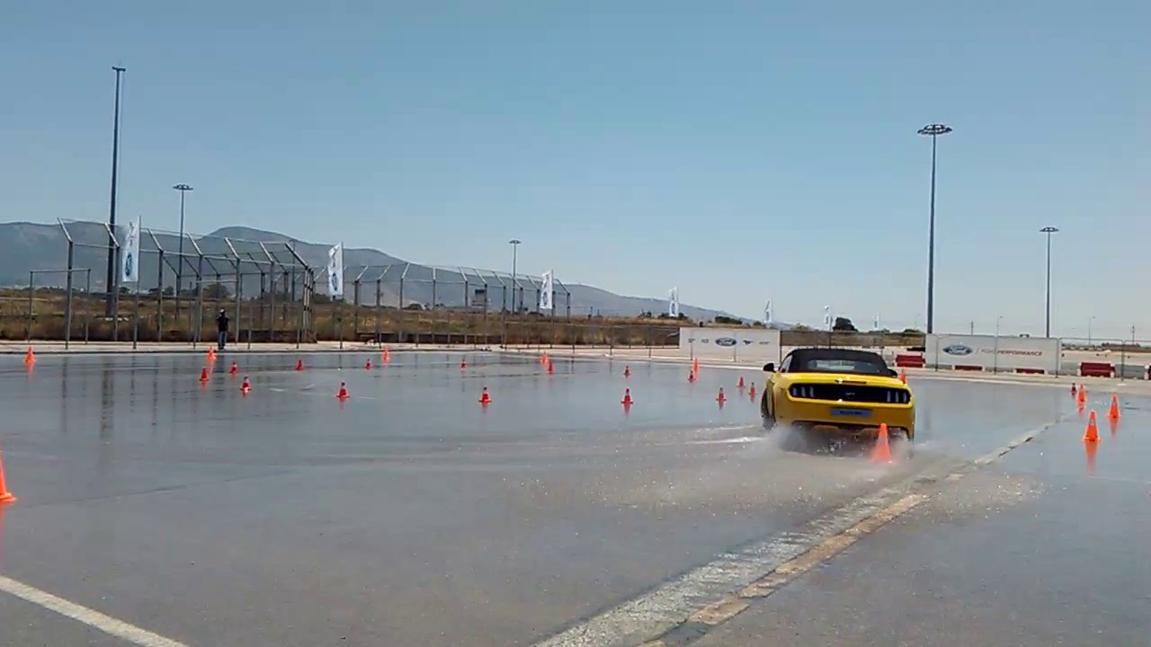 Ford Mustang 5.0 V8 on Skidpad