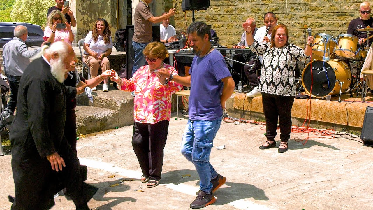 Μπήκαν τα γίδια στο μαντρί - Έφη Θώδη