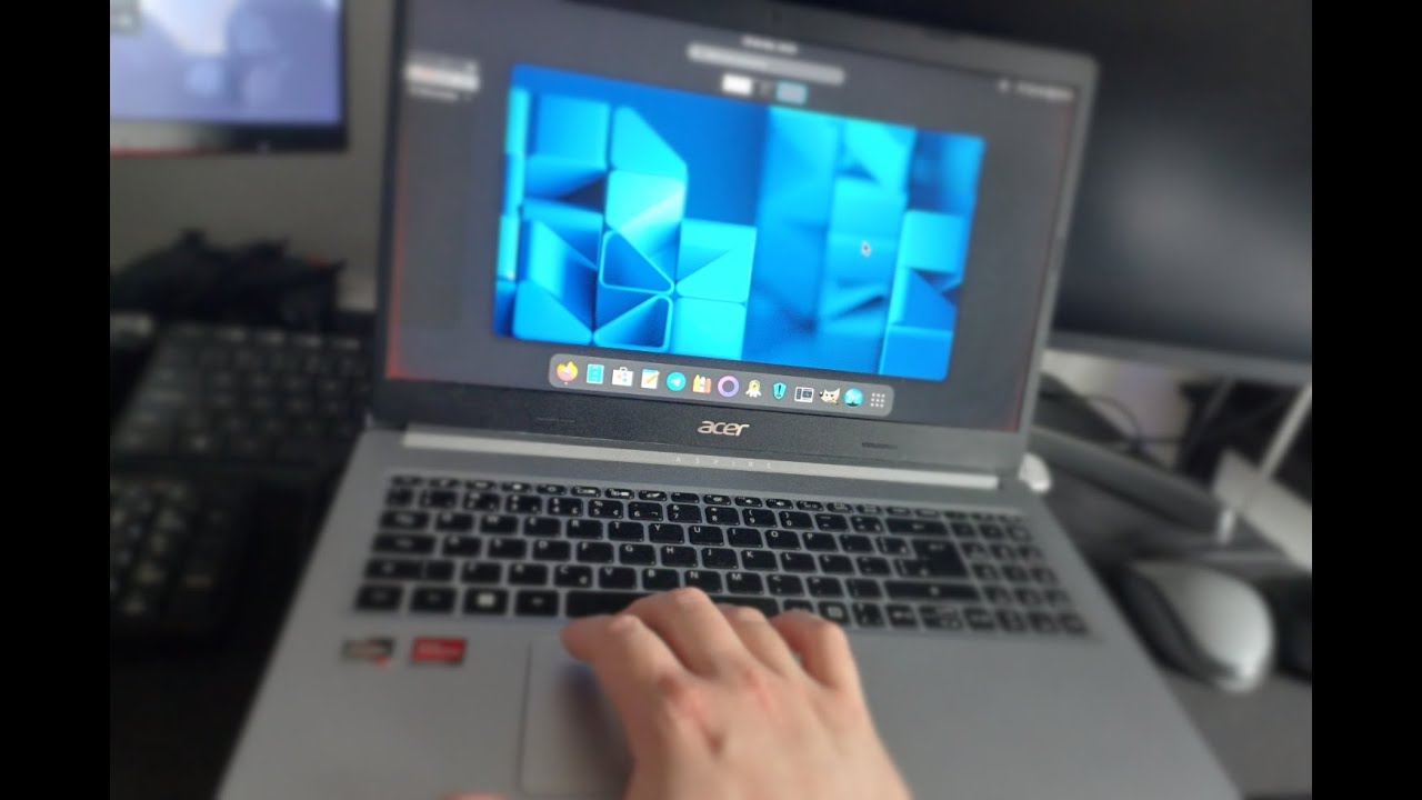 FORZA HORIZON 4: Fedora Silverblue vs Windows 10 LTSC! Ryzen 7 5700U Benchmark