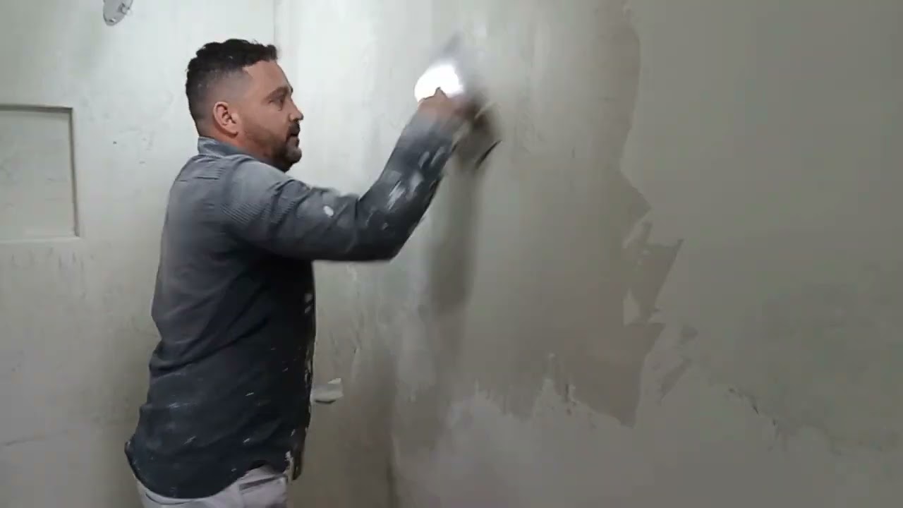 como aplicar microcemento en baños ya enchapados  o con azulejos paso a paso
