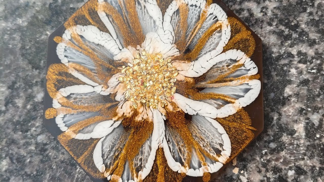 Resin 3D Bloom #diy #resinphotoframe #epoxyresinart #resinart #resincrafts #epoxy #resin