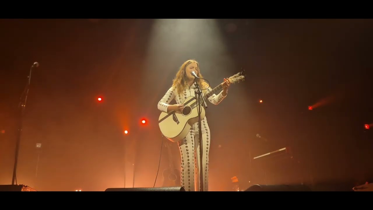 Jade Bird live at the Islington Assembly Hall 14/11/25
