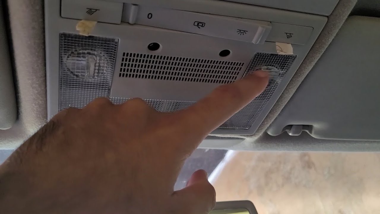 Consertando a luz de teto do VW Polo - Simples e fácil