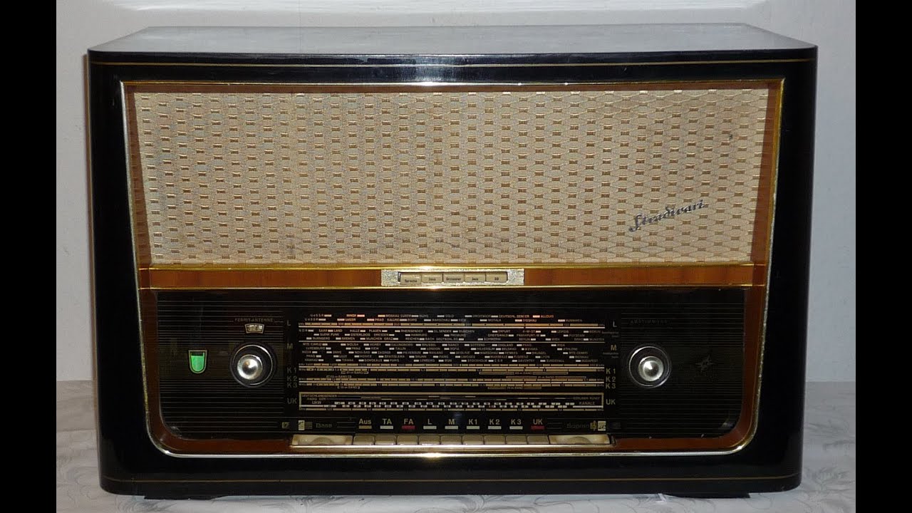 Großsuper Stradivari 2 Klavierlack  Schwarz ,  Sternradio Rochlitz (vormals Graetz)