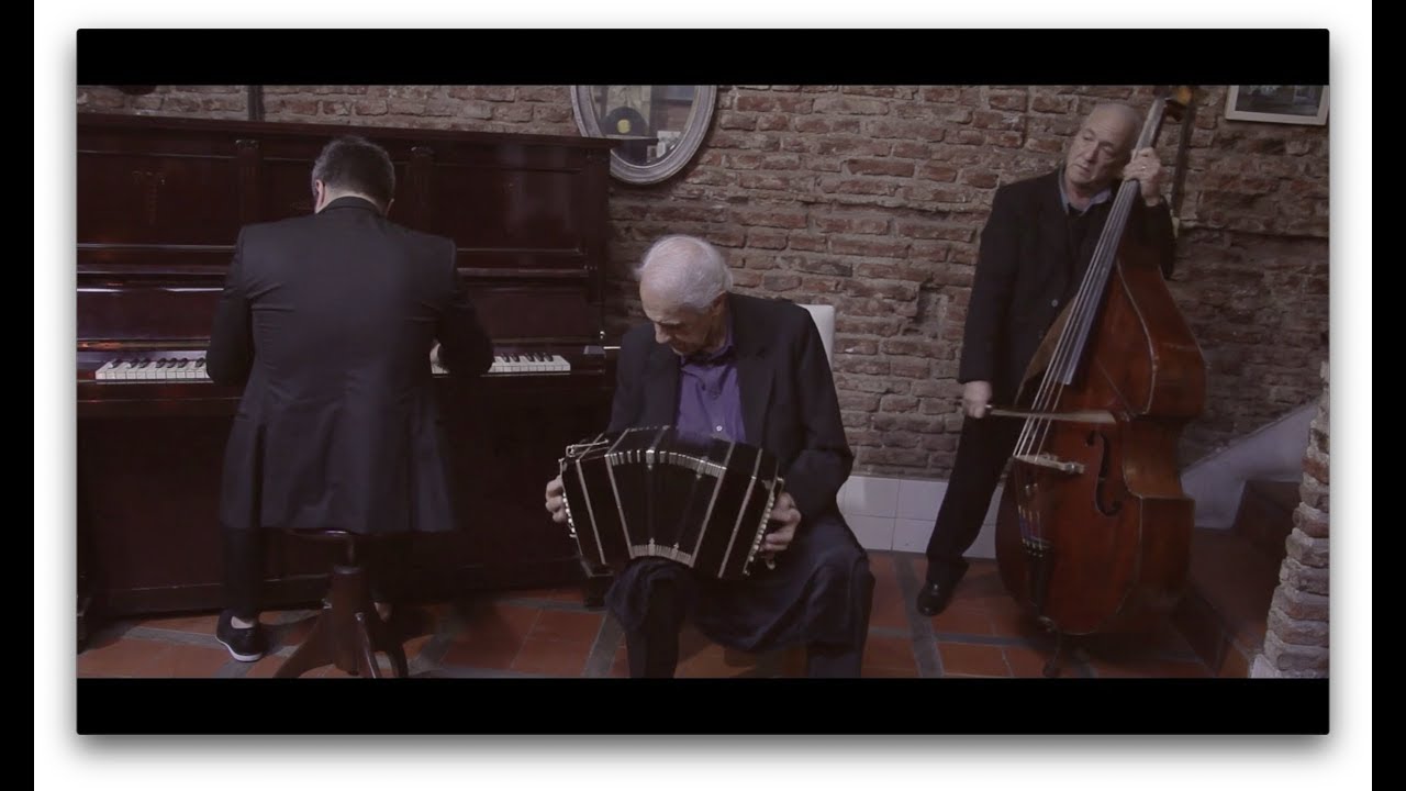 Comme il faut by trio Lavallen/Estigarribia/Cabarcos