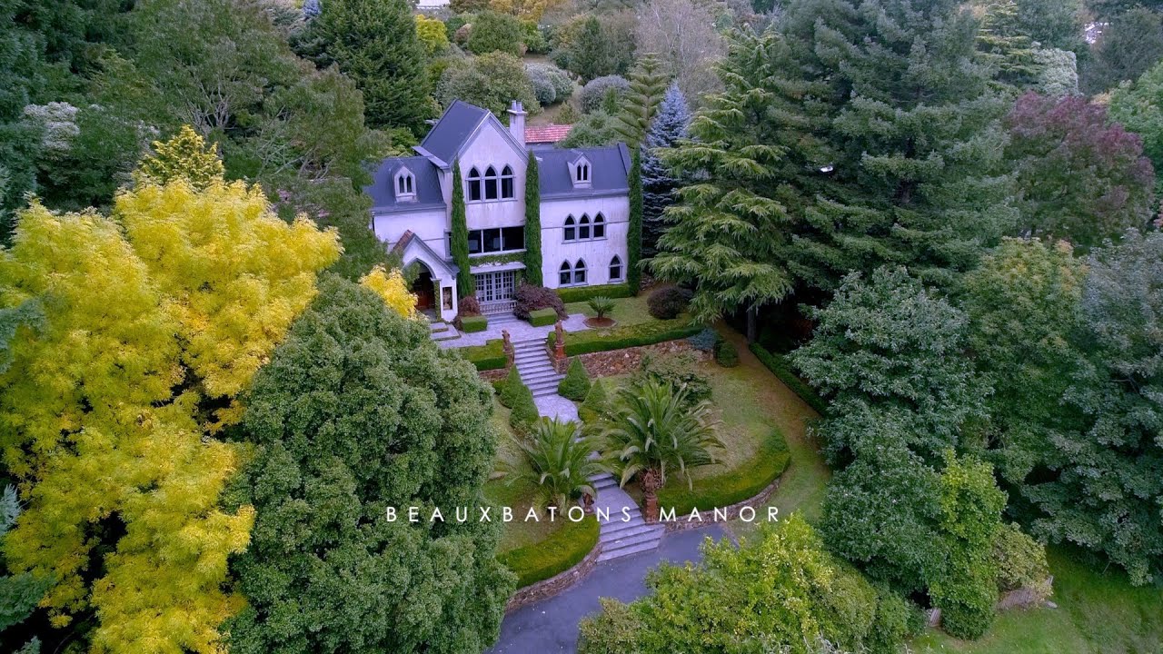 BELL REAL ESTATE Presents BEAUXBATONS MANOR 4 Chudleigh Crescent Sassafras