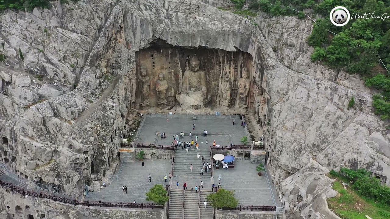 Longmen Grottoes . Luoyang