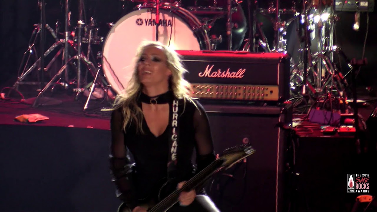 Nita Strauss performs 