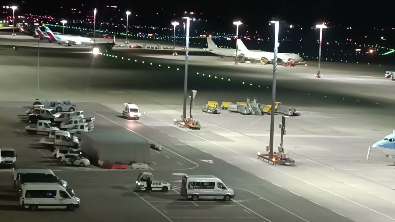 Flughafen Stuttgart : Bei Nacht