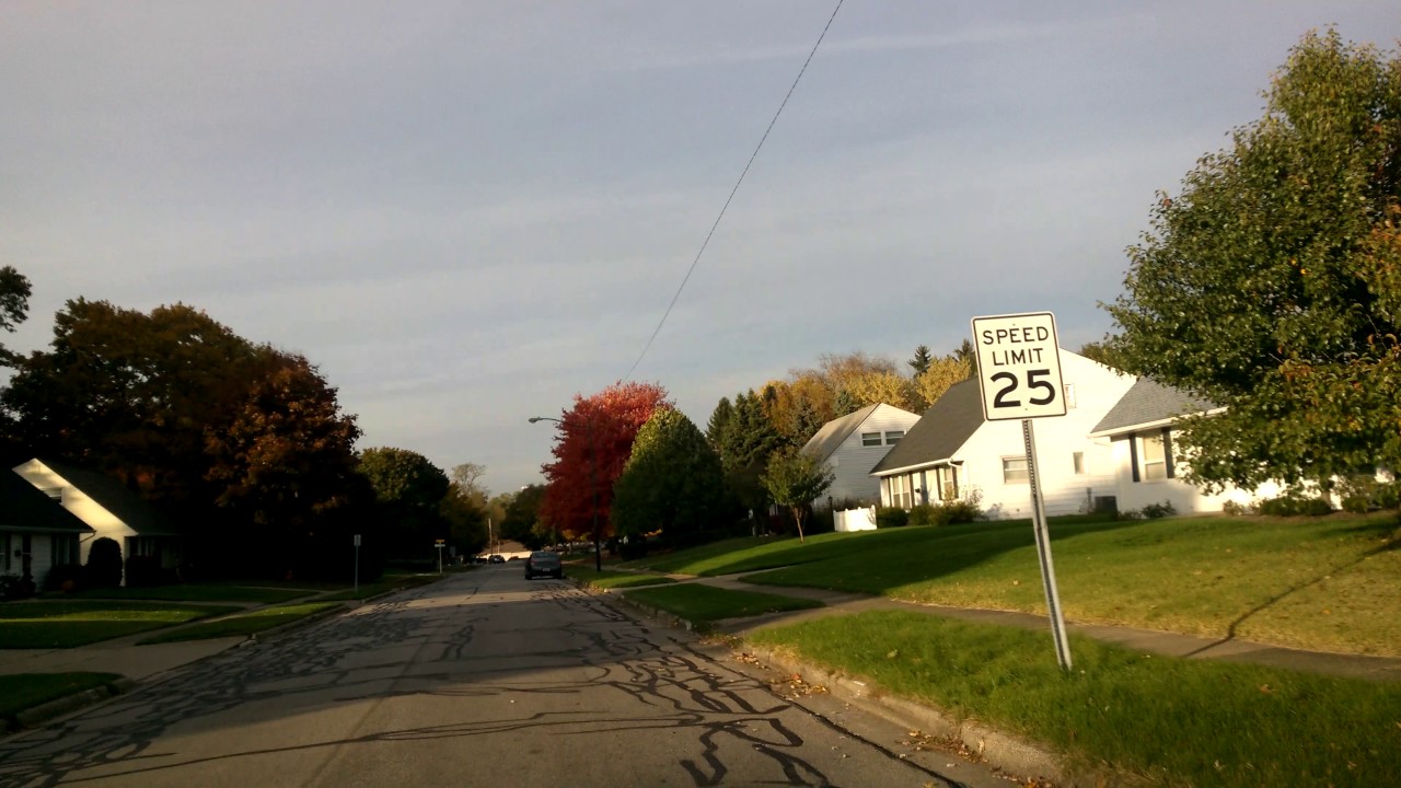 Cuyahoga Falls Autumn Leaves Drive - 4K