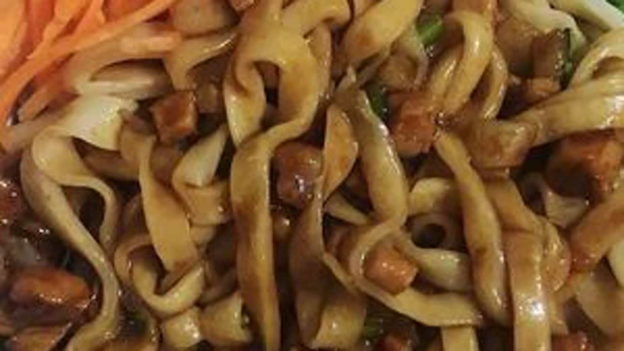 #手擀面 #炸酱面 #妈妈的味道 #美食vlog打卡 #记录真实生活