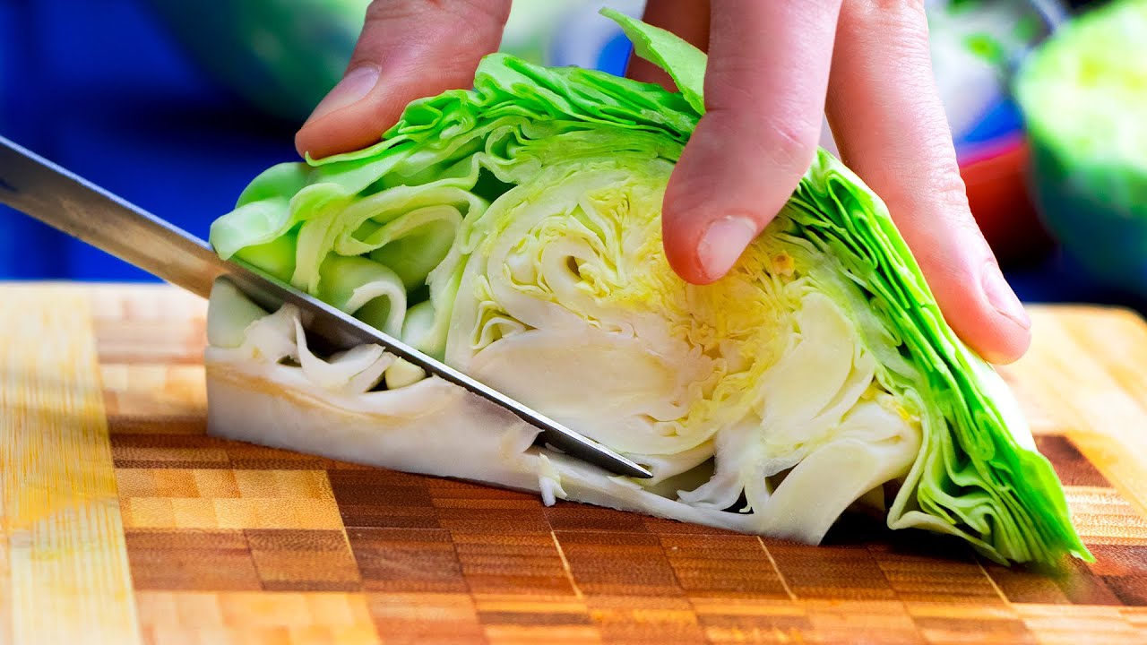 Ci vogliono soltanto 5 minuti e 2 ingredienti per la migliore insalata di verza| Saporito.TV