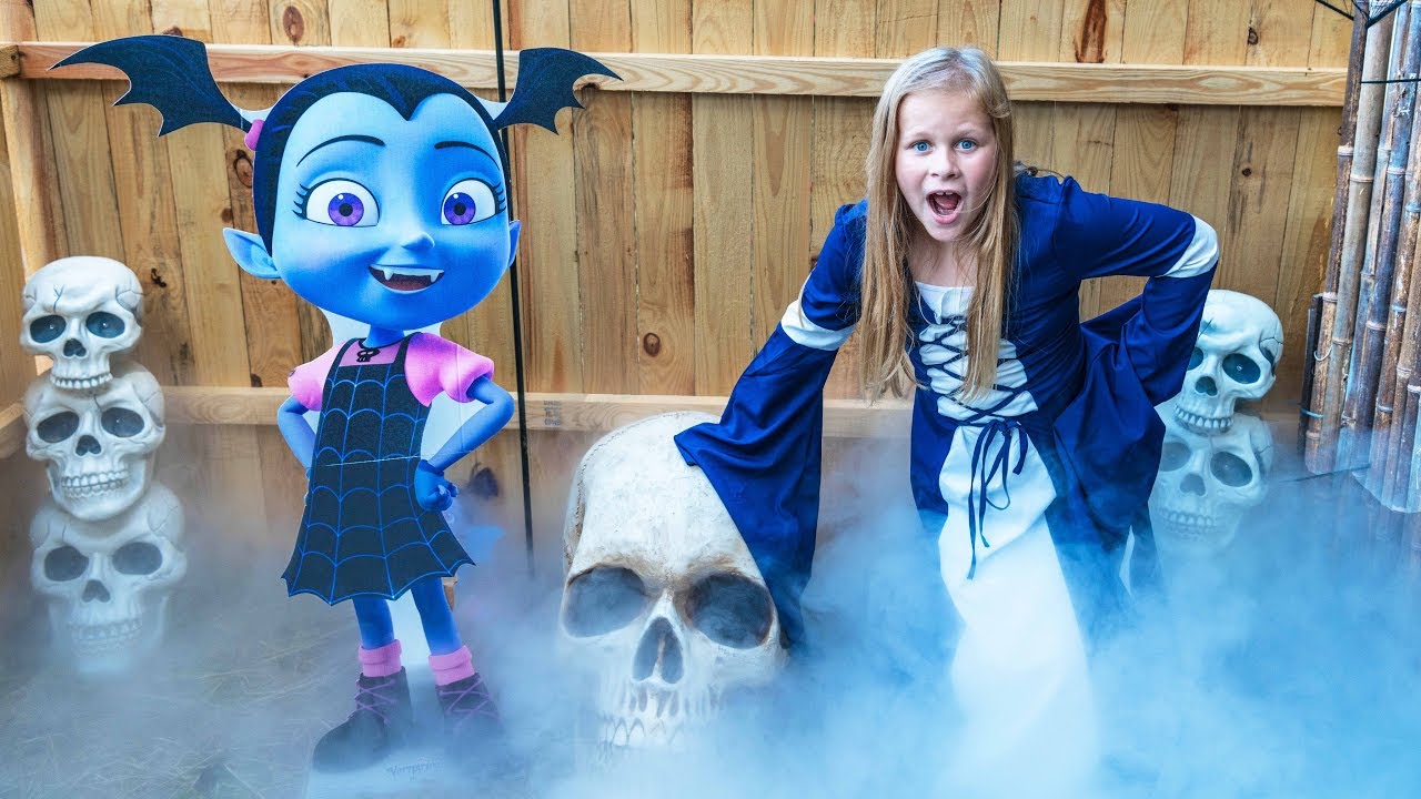 Assistant Silly Halloween Spooktactular with Muppets Baby and Vampirina