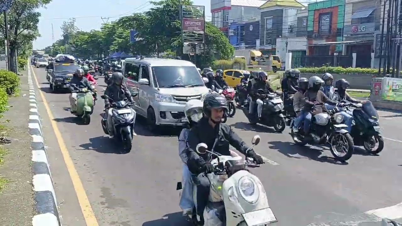 LAUTAN PEMUDIK PENUHI JALUR ARTERI PANTURA