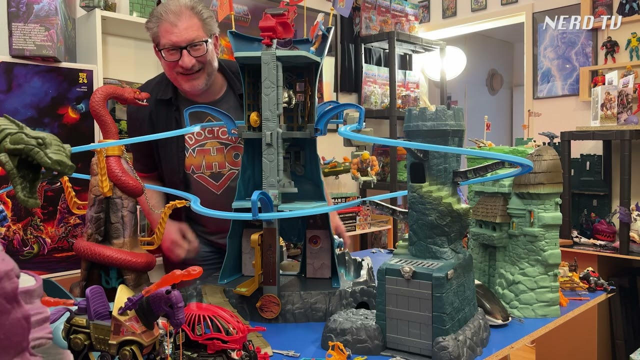 Holy Plastic - Masters of the Universe Eternia Playset! @NERDtv