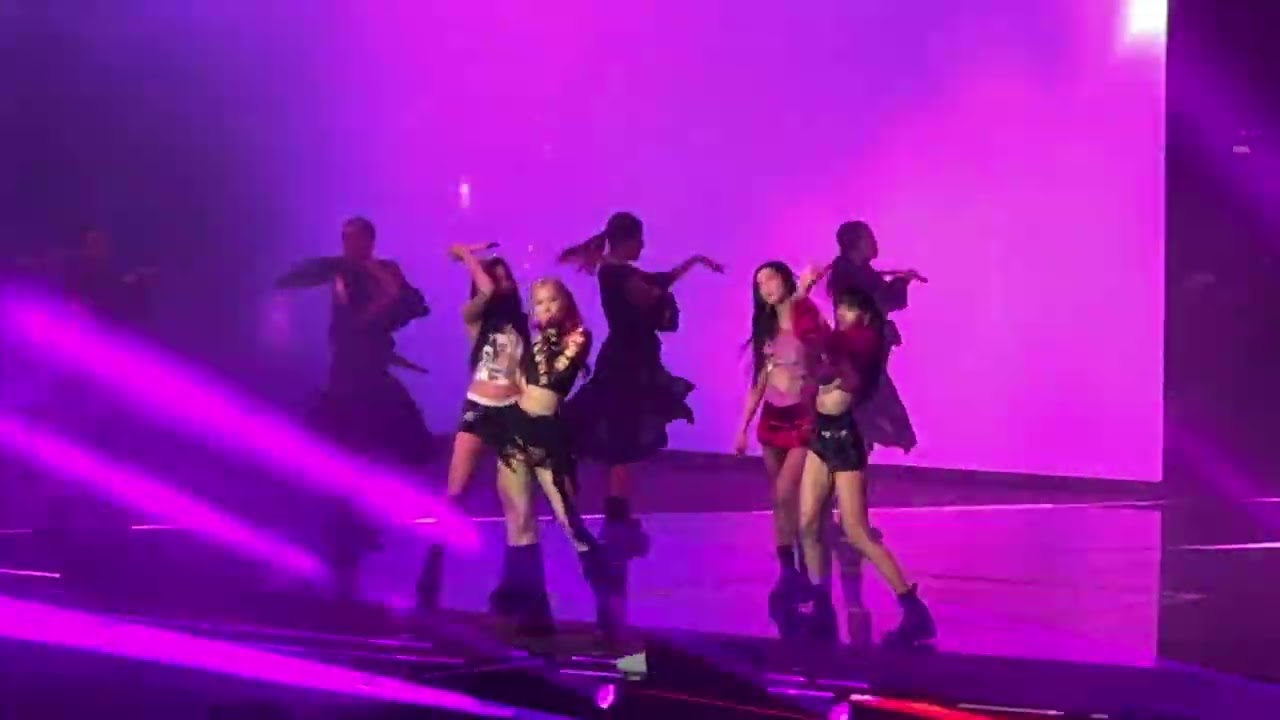 BLACKPINK - 10.29.22 - BORN PINK @ Houston - Pink Venom