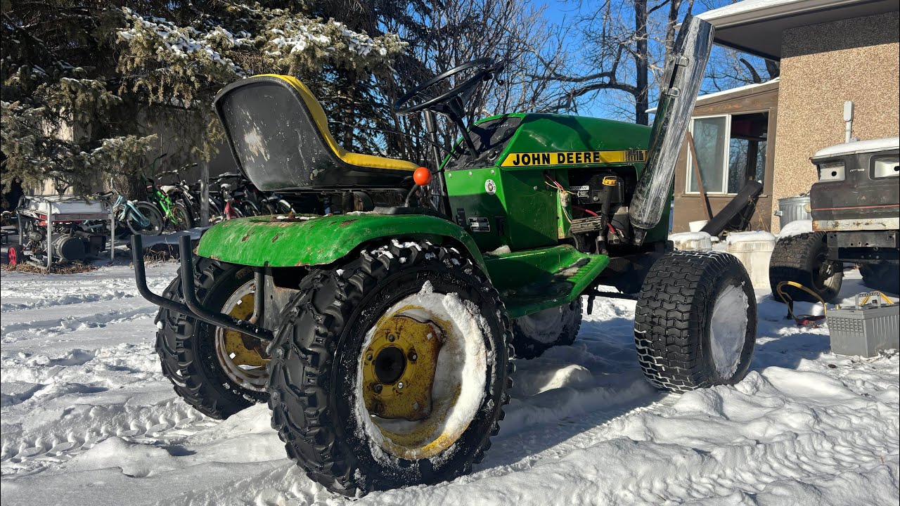 Я модернизировал свой трактор John Deere для работы на снегоходах.
