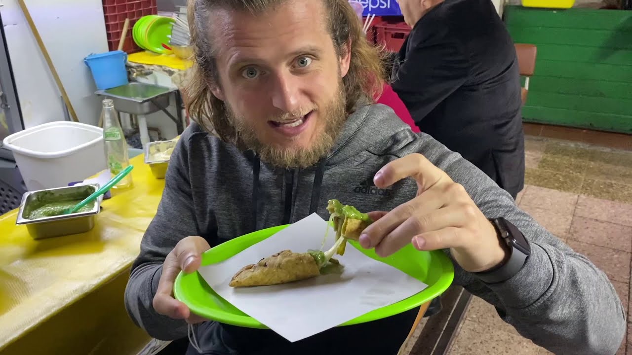 Mexican Corn Fungus Street Tacos in Coyoacan!! 🇲🇽