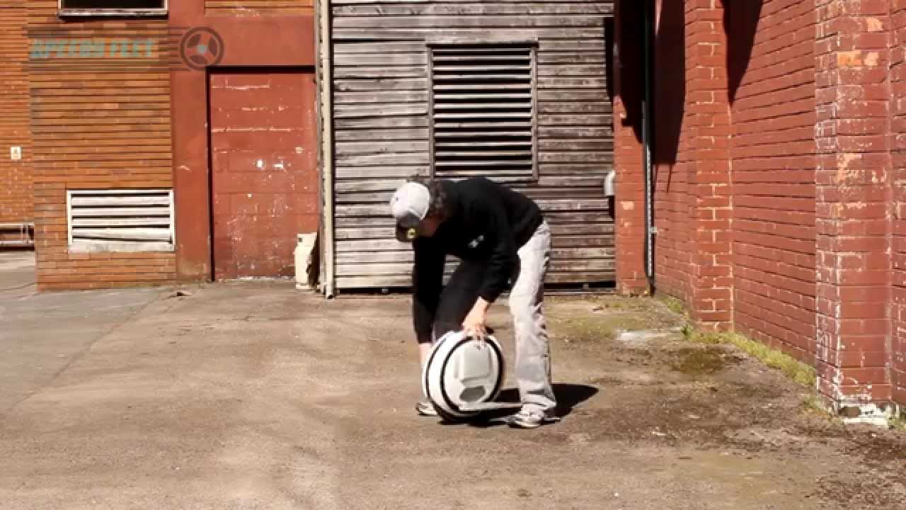 #2 60 Second Shorts - Ninebot ONE - How to Get On